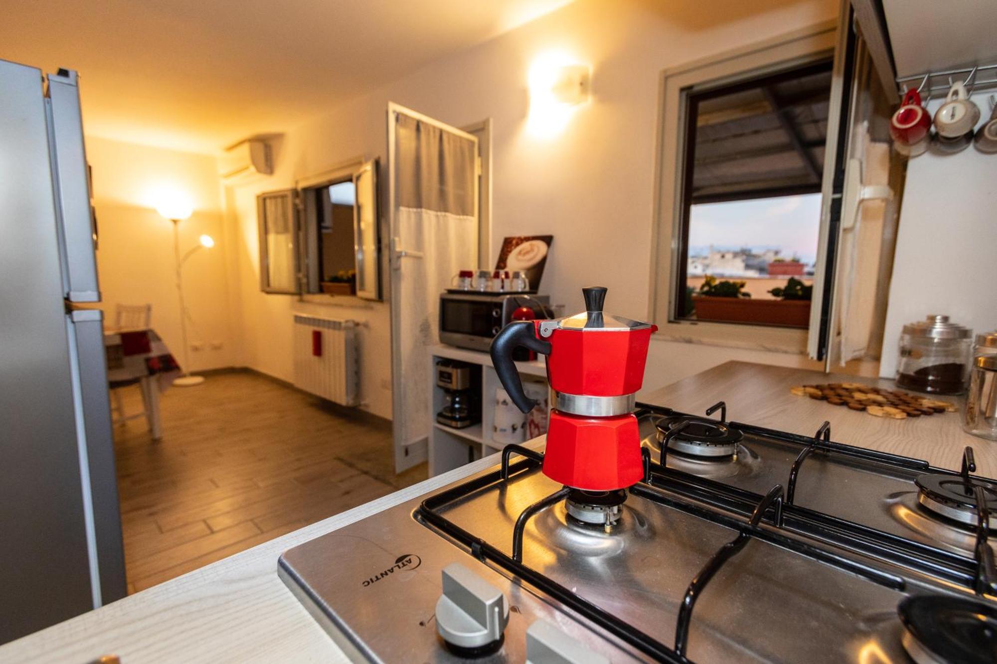 Sweet Home Station, Rome